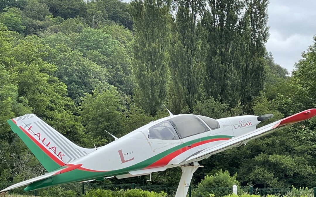 Prenez de l’altitude en découvrant LAUAK au Pays-Basque…une pépite aéronautique française !