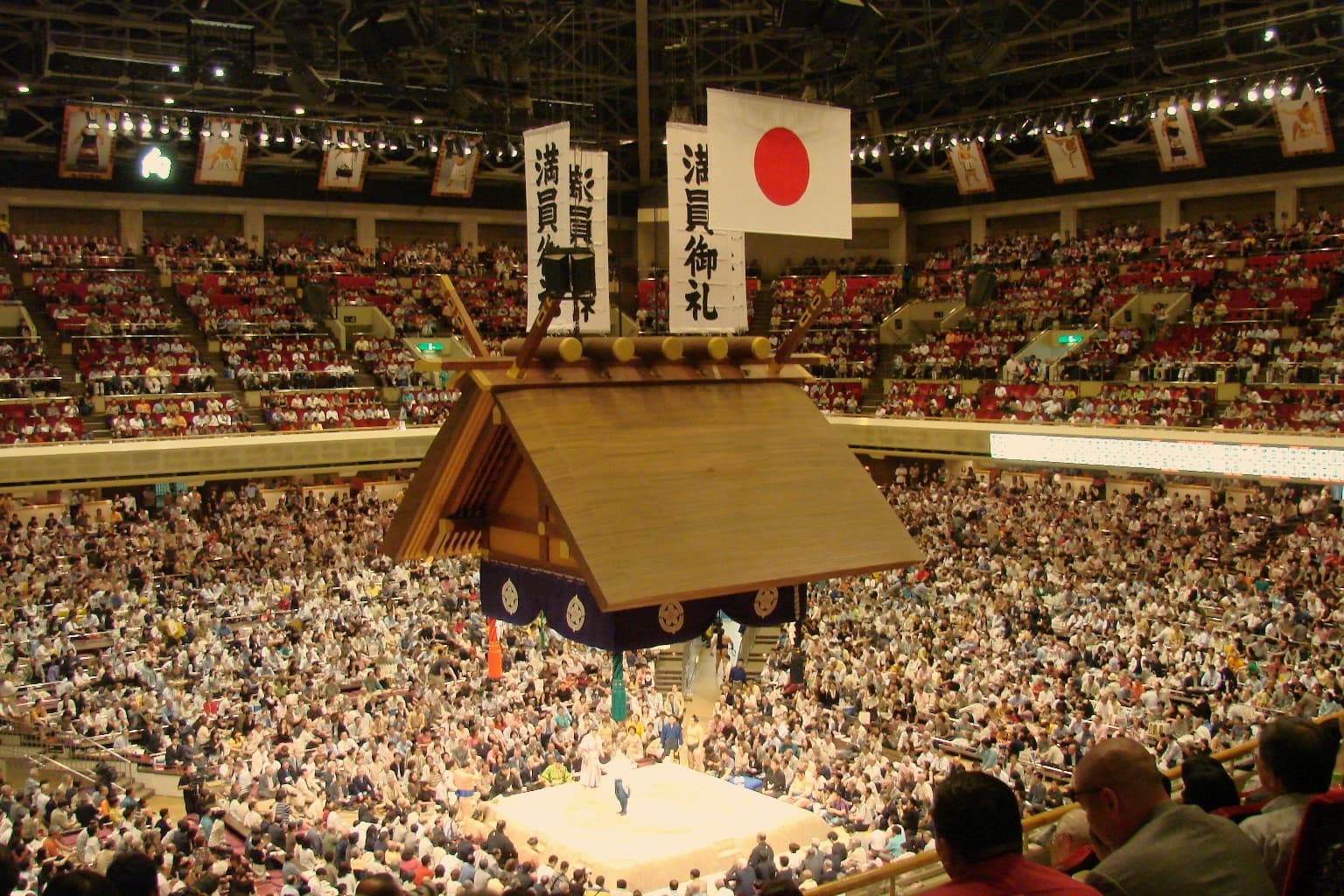 japon-stade-kokugikan-sumo