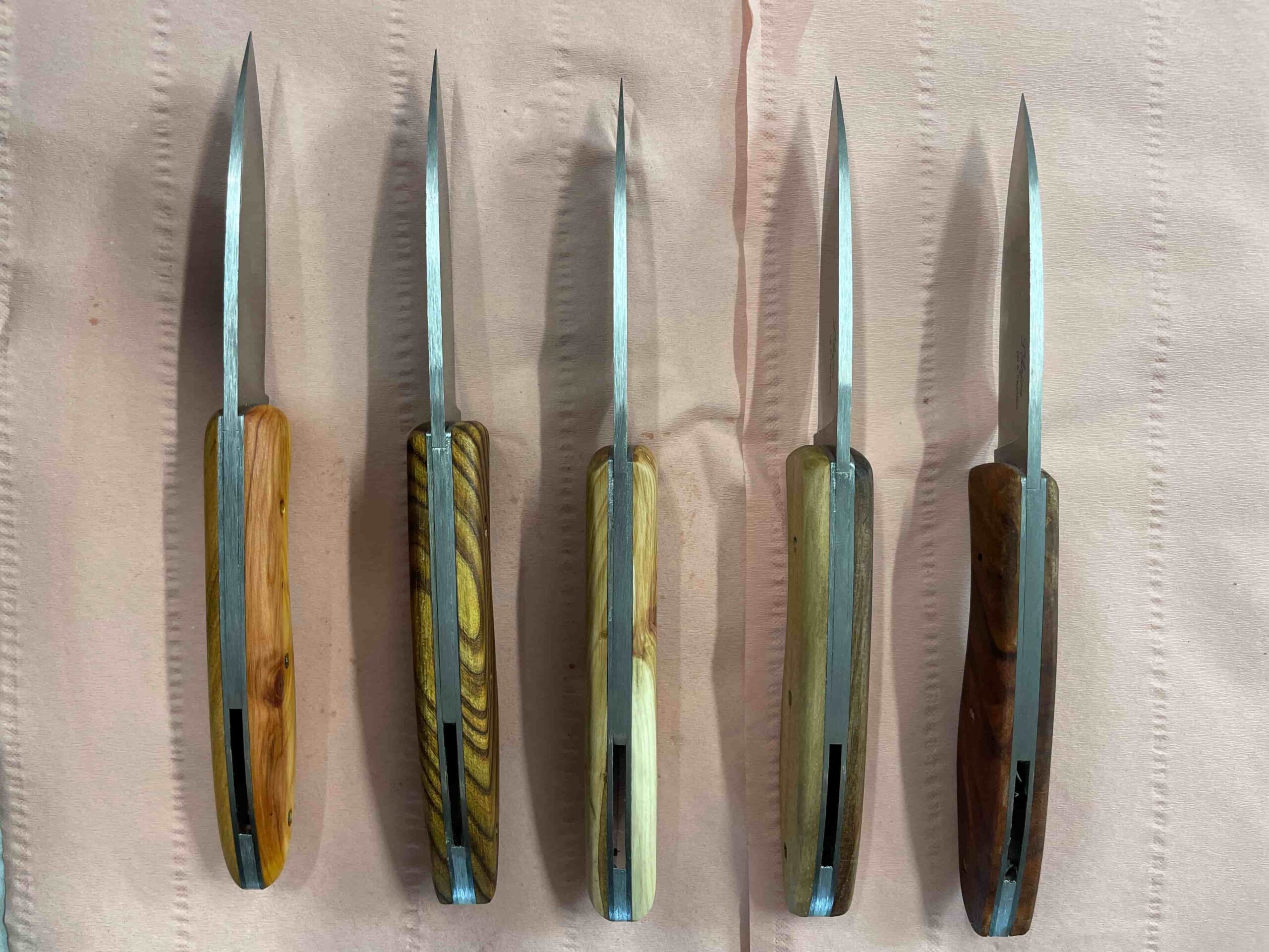 Présentation de 5 couteaux du Maine-Anjou